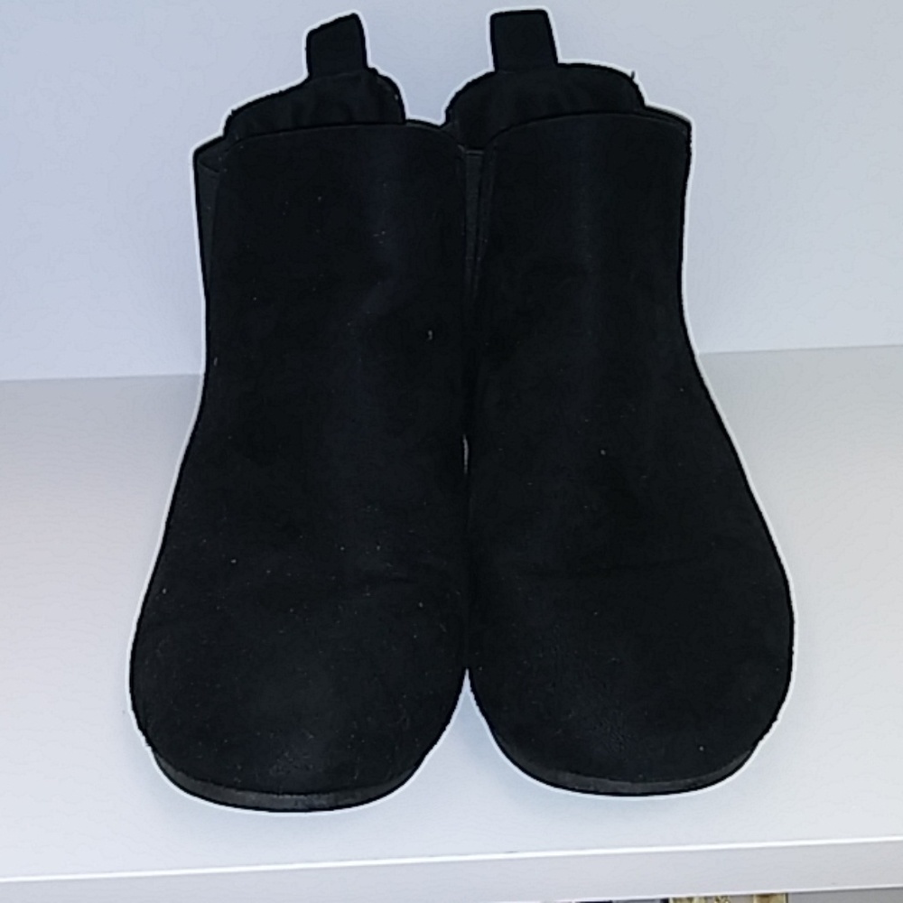 Boots - Picture 2 of 4